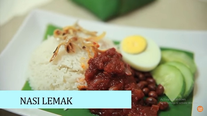 nasi-lemak-rice-cooked-in-coconut-milk-malaysian-traditional-dish