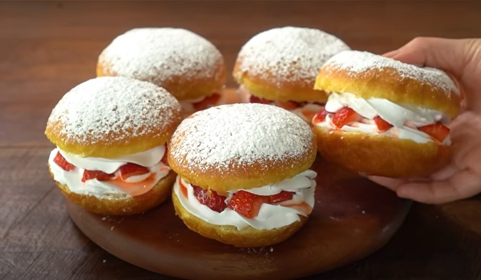strawberry-cream-no-oven-donut-recipe